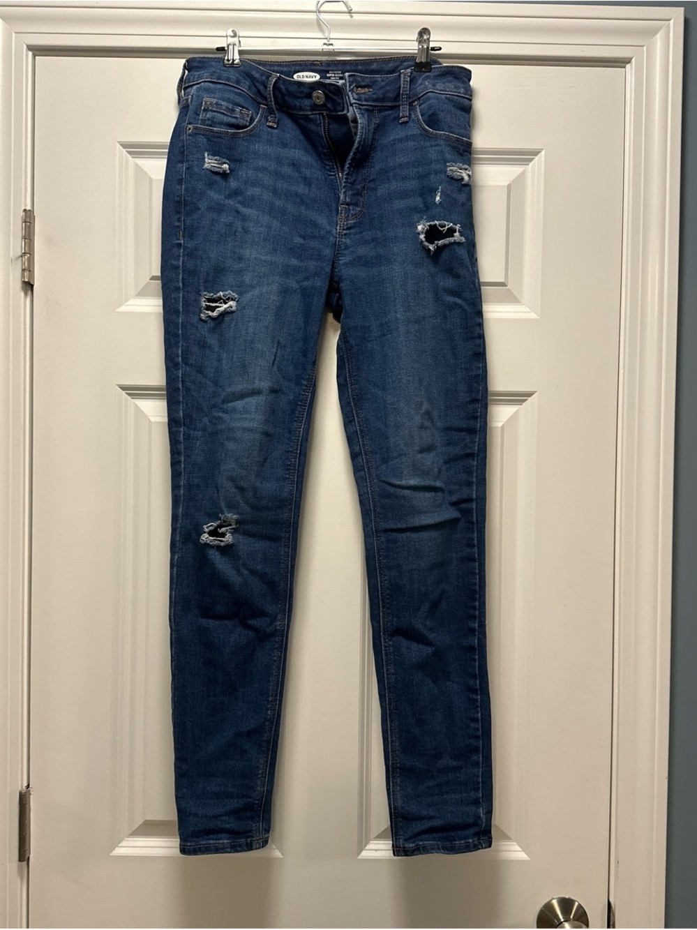Old Navy Women's Distressed Skinny Jeans in Dark Blue